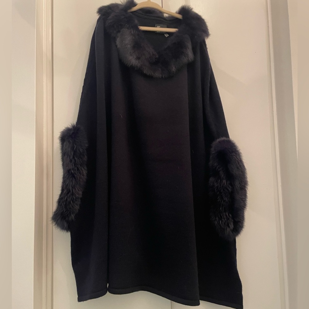 Love token navy poncho 100% real fur